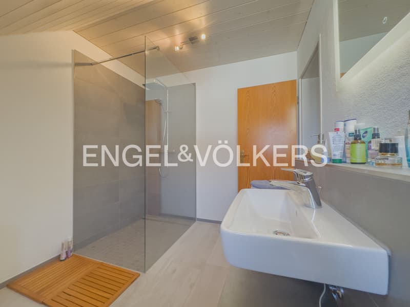 Stilvolle Maisonettewohnung mit sonnigem Balkon und Blick ins Grüne - (5)