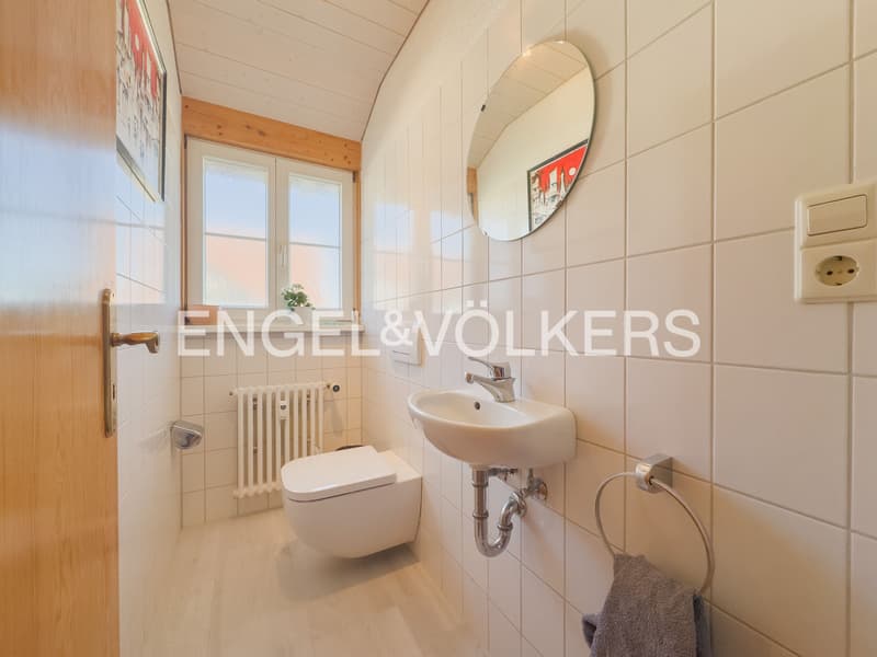 Stilvolle Maisonettewohnung mit sonnigem Balkon und Blick ins Grüne - (10)