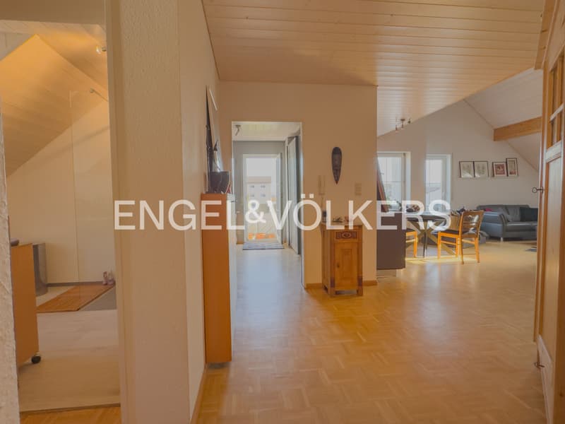Stilvolle Maisonettewohnung mit sonnigem Balkon und Blick ins Grüne - (2)
