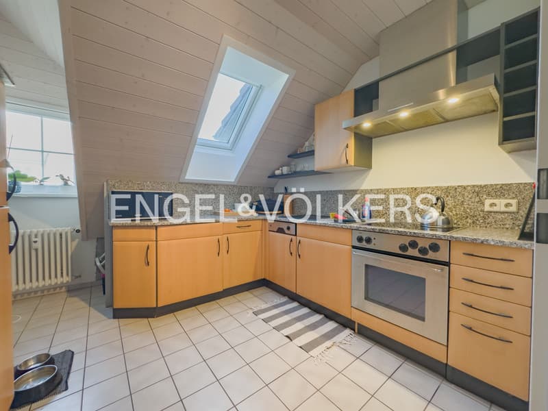 Stilvolle Maisonettewohnung mit sonnigem Balkon und Blick ins Grüne - (7)