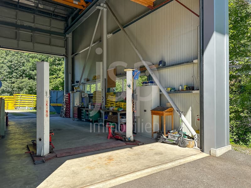 Gewerbeliegenschaft mit Attikawohnung in Neuenegg (4)