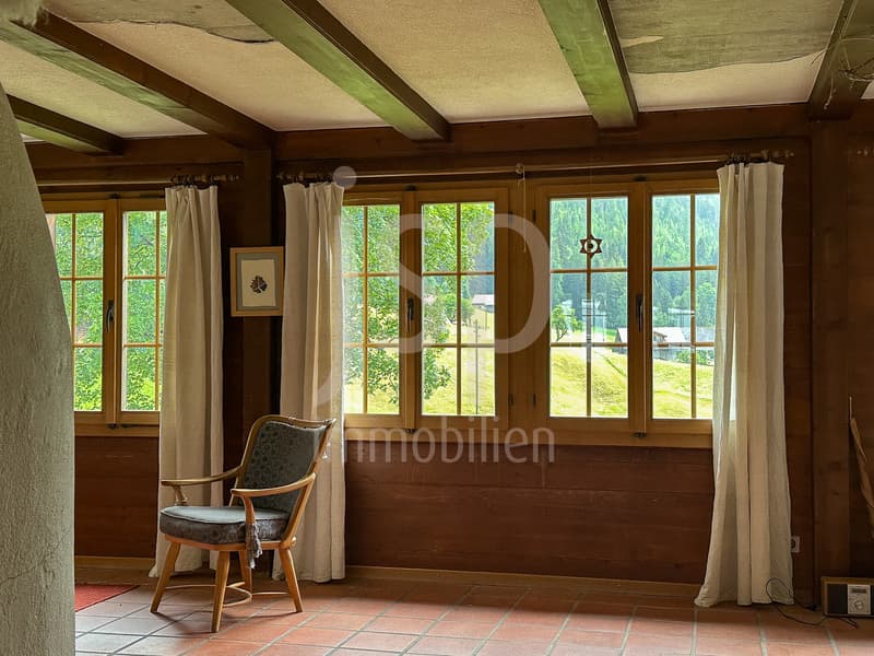 Stilvolles Simmentaler Haus mit unverbaubarem Ausblick am Bach (4)