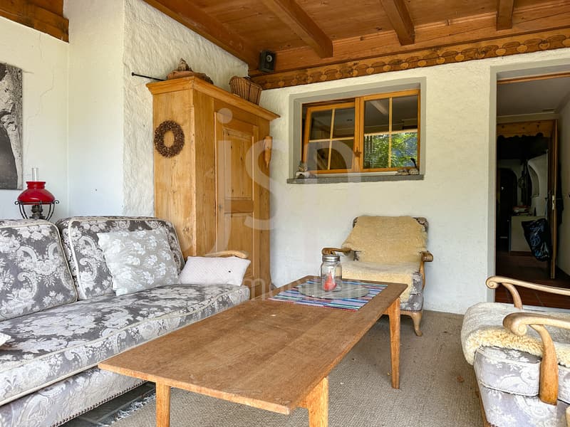 Stilvolles Simmentaler Haus mit unverbaubarem Ausblick am Bach (6)