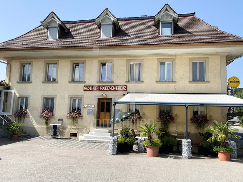 Mitten im Dorfzentrum von Plaffeien das Restaurant zum goldenen Kreuz (2)