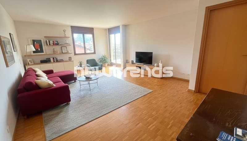 AMPIO 2.5 CON TERRAZZINO E PARZIALE VISTA LAGO CON POSTO AUTO (2)