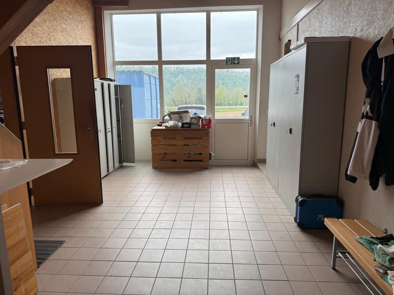 Halle industrielle avec bureau (4)