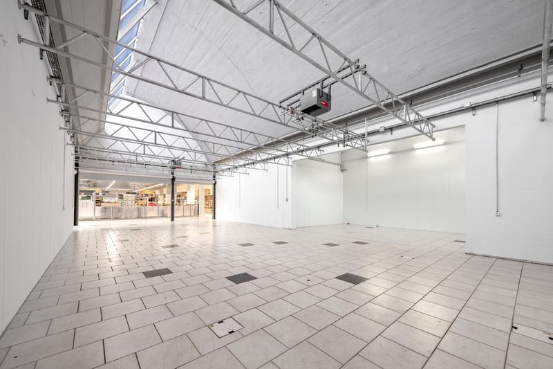 Fulfill your dream! Sales/Commercial space! (8)