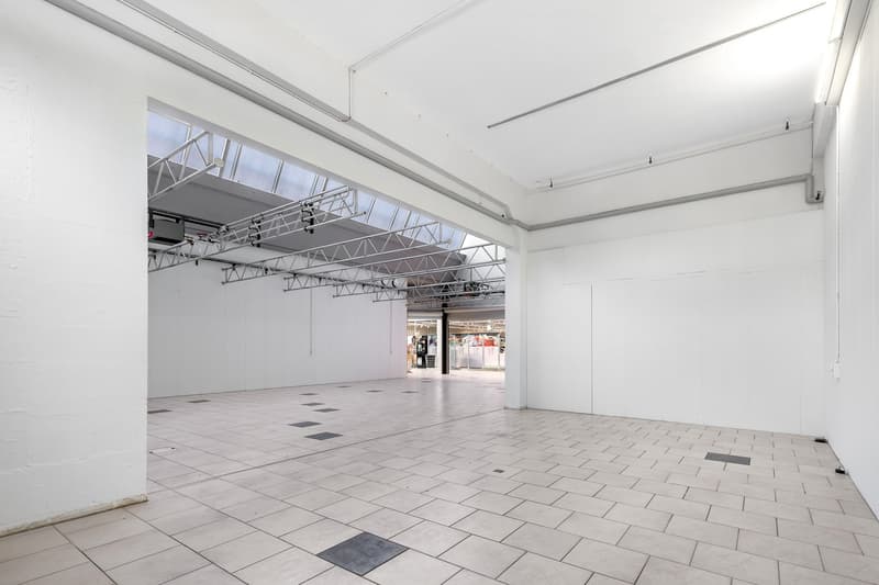 Fulfill your dream! Sales/Commercial space! (4)