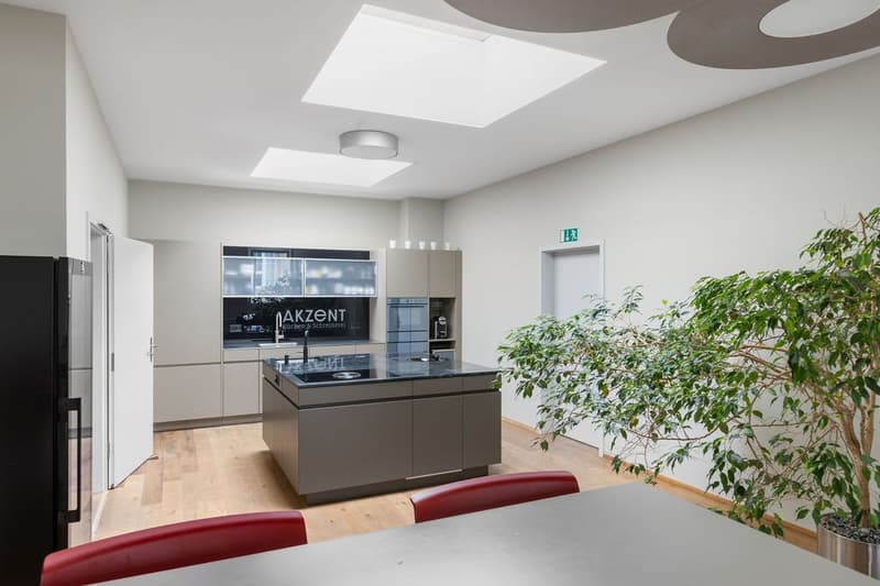 Espaces commerciaux flexibles avec stockage, bureaux et salles d'exposition à Ittigen près de Berne (7)