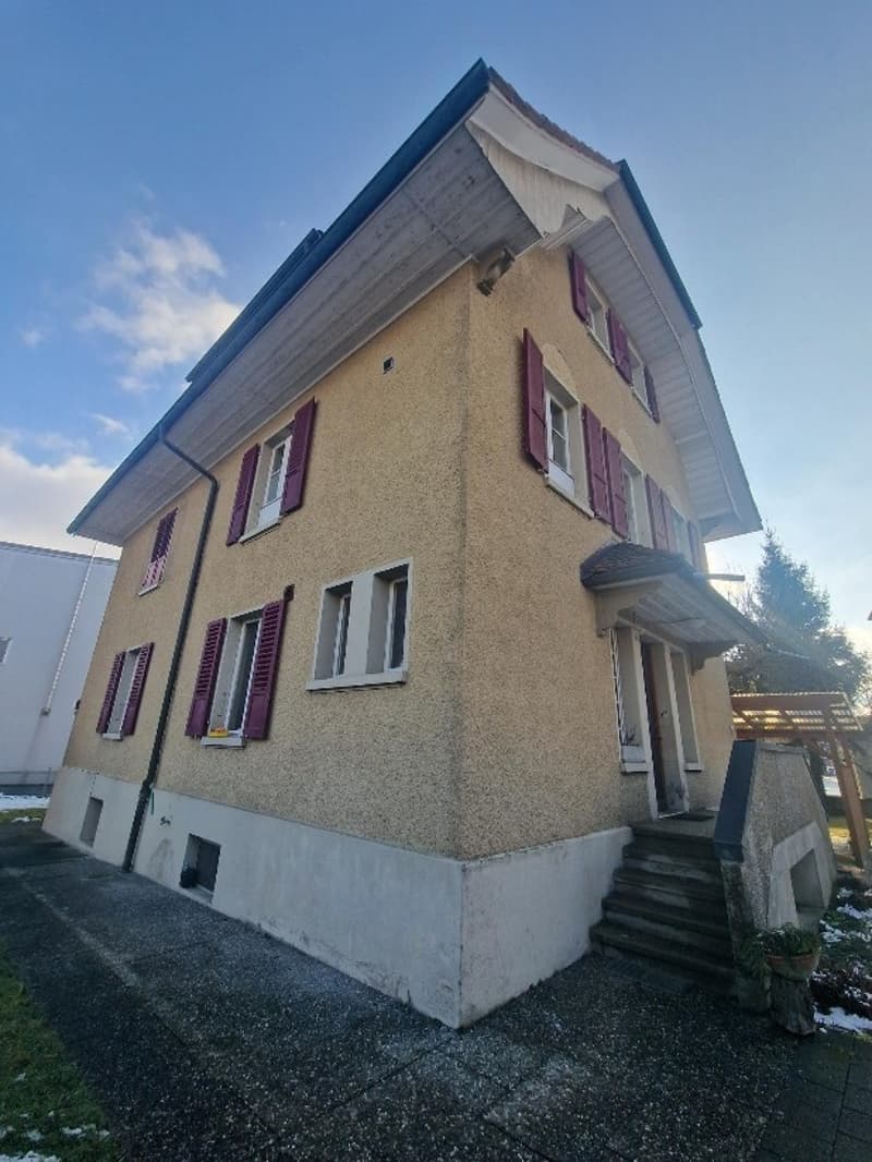 Wohnhaus mit Bauland im Herzen von Jegenstorf (1)