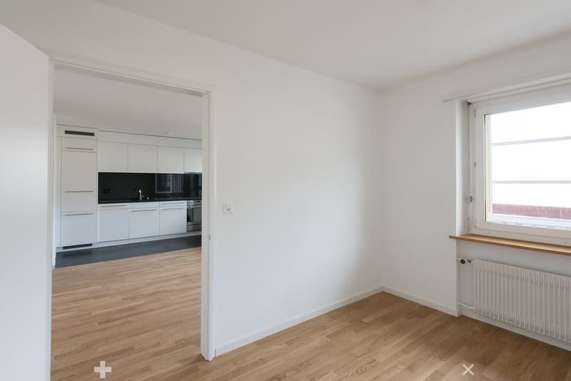 Zimmer und Wohnzimmer