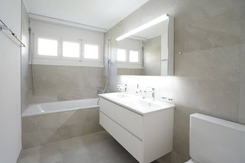 Bad_mit_Badewanne.jpg