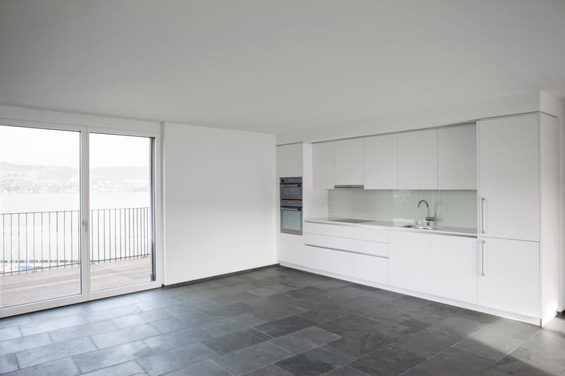 3.5-room attic apartment with breathtaking lake and mountain views (3)