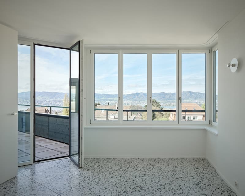 Moderne 3.5-Zimmer-Wohnung mit traumhafter Alpen- und Seesicht (6)