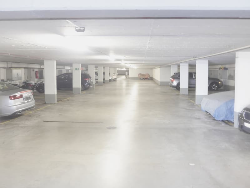 Tiefgaragenplatz (2)