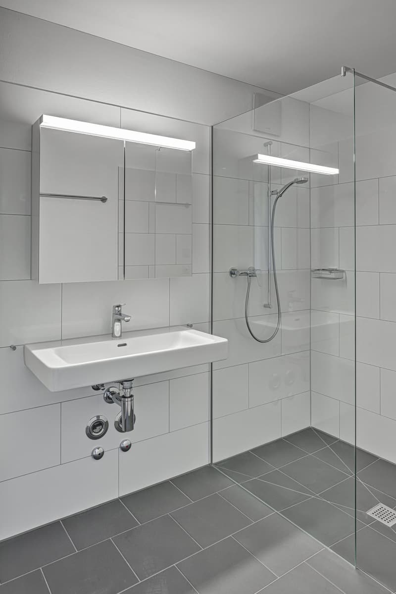 2.5-Zimmer-Dachwohnung im freundlich anmutenden Dorfkern von Maur (5)