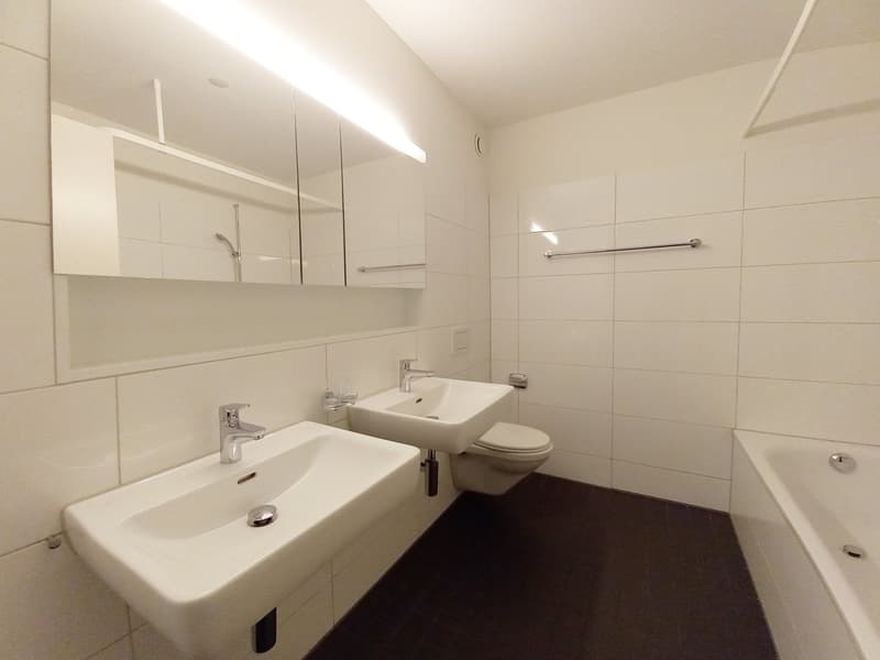 Bad mit Badewanne