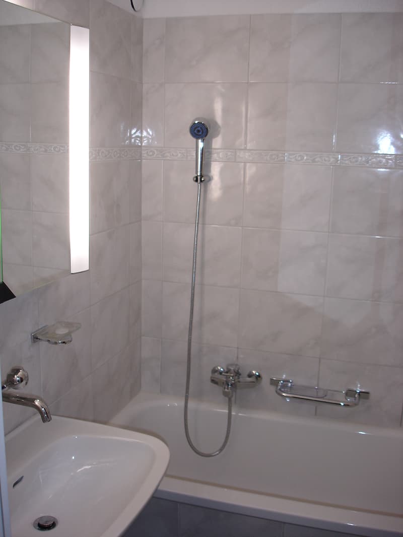 Badezimmer mit Dusche
