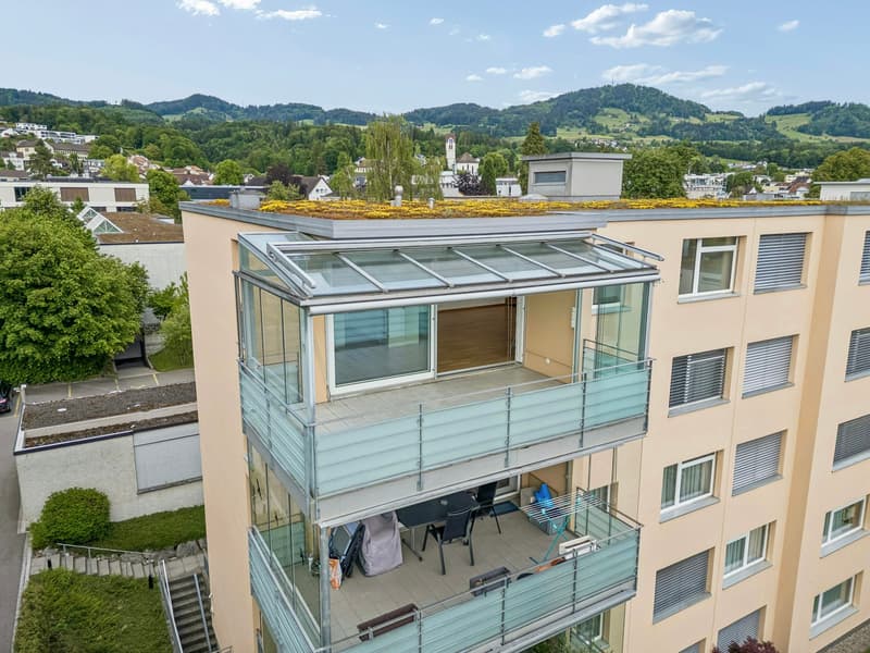 Grosszügige 3½-Zimmer-Eigentumswohnung mit verglastem Balkon und schöner Weitsicht (12)