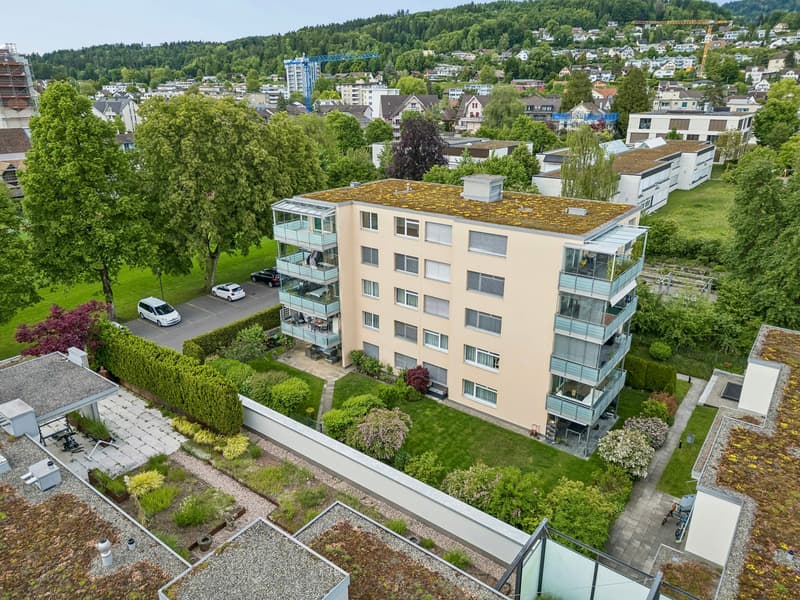 Grosszügige 3½-Zimmer-Eigentumswohnung mit verglastem Balkon und schöner Weitsicht (13)
