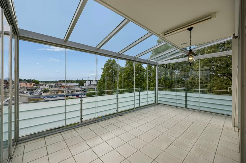 Grosszügige 3½-Zimmer-Eigentumswohnung mit verglastem Balkon und schöner Weitsicht (11)