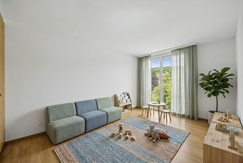 Grosszügige 3½-Zimmer-Eigentumswohnung mit verglastem Balkon und schöner Weitsicht (3)