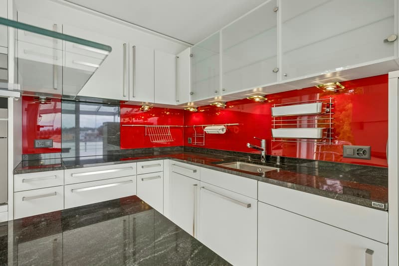 Grosszügige 3½-Zimmer-Eigentumswohnung mit verglastem Balkon und schöner Weitsicht (7)