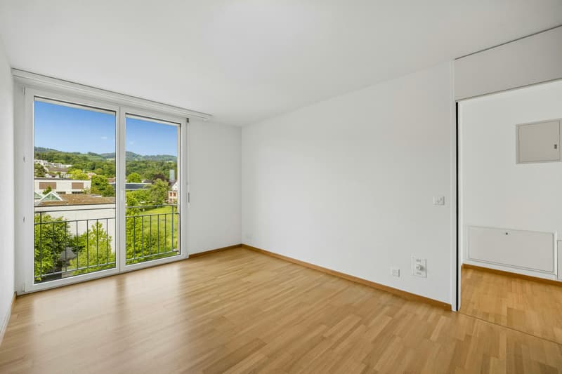 Grosszügige 3½-Zimmer-Eigentumswohnung mit verglastem Balkon und schöner Weitsicht (5)