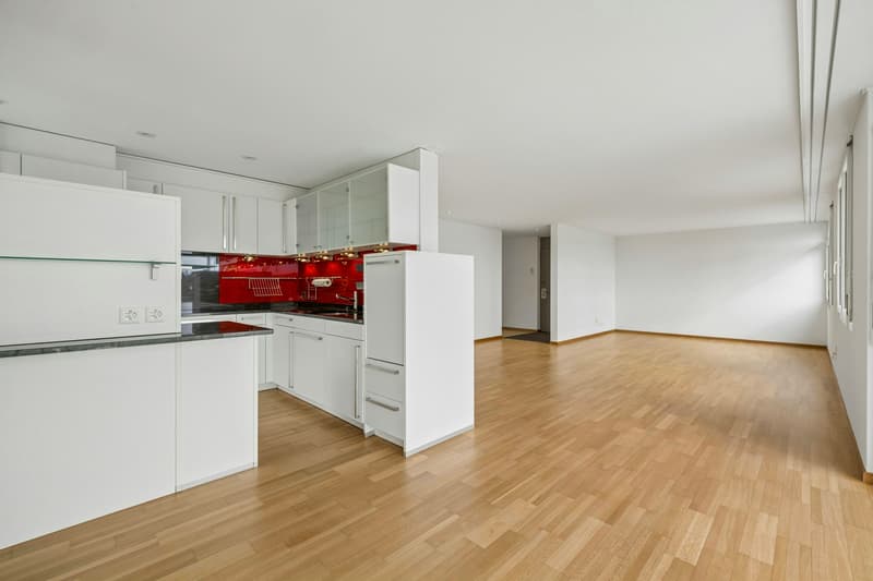 Grosszügige 3½-Zimmer-Eigentumswohnung mit verglastem Balkon und schöner Weitsicht (8)