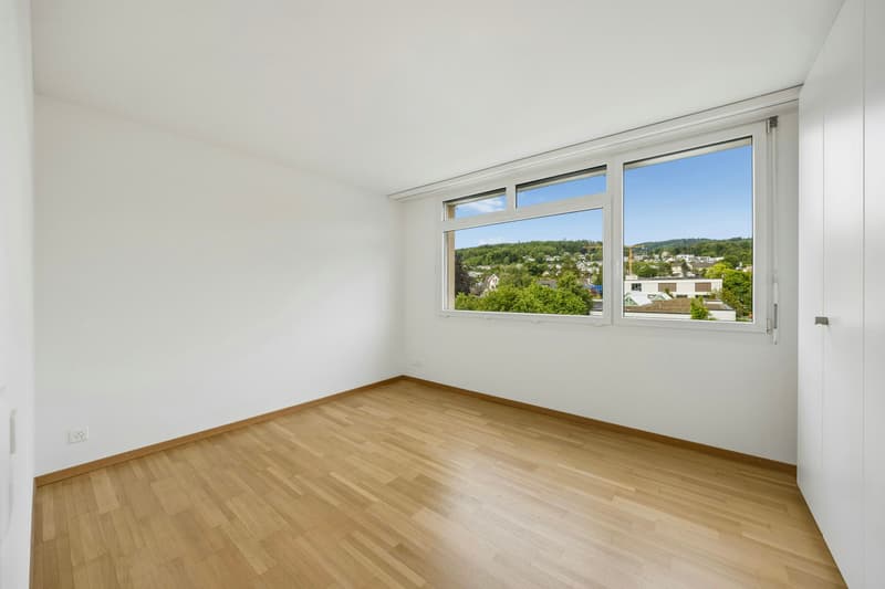 Grosszügige 3½-Zimmer-Eigentumswohnung mit verglastem Balkon und schöner Weitsicht (6)