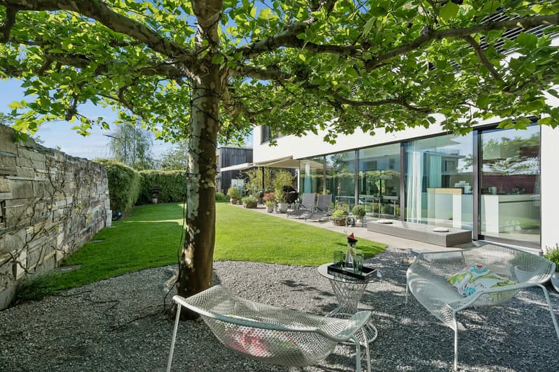 Exklusives 6½-Zimmer-Einfamilienhaus an ruhiger Lage mit grossem Garten (4)