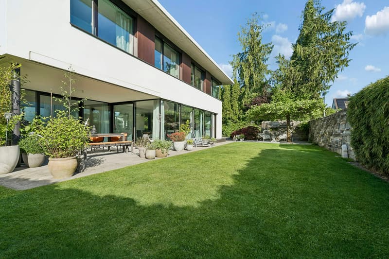 Exklusives 6½-Zimmer-Einfamilienhaus an ruhiger Lage mit grossem Garten (8)