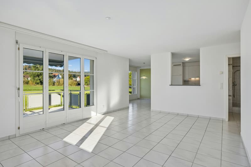 Wohnen mit Weitblick - grosszügige 4.5-Zimmer-Wohnung an schöner Lage (2)