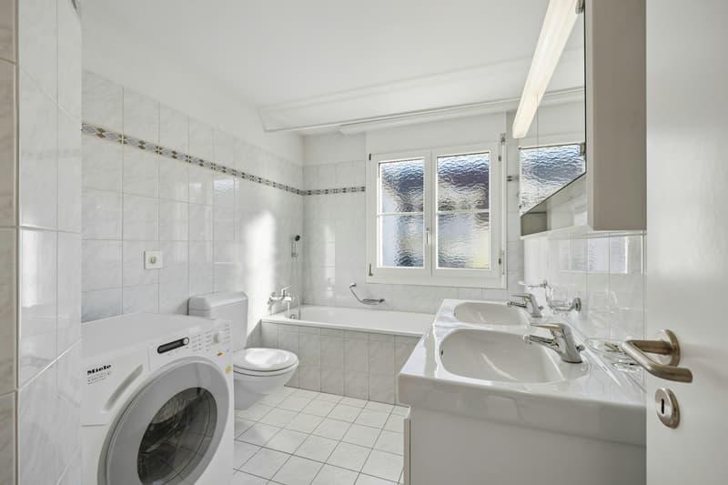 Wohnen mit Weitblick - grosszügige 4.5-Zimmer-Wohnung an schöner Lage (5)