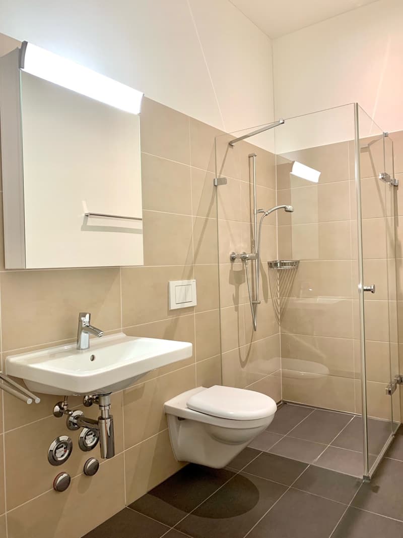 Badezimmer_Dusche.jpg