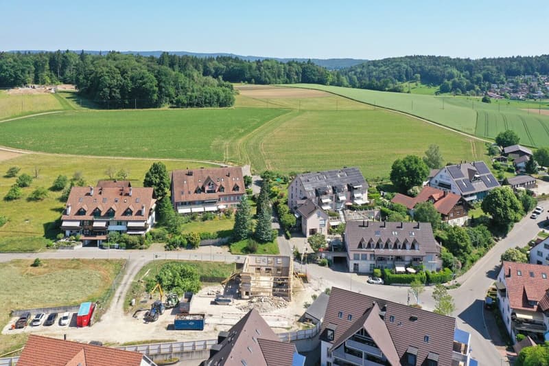 Attraktive 2.5-Dachzimmerwohnung mit genialer Weitsicht auf die Berge (23)