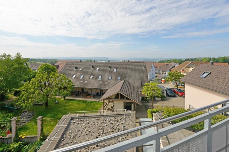 Attraktive 2.5-Dachzimmerwohnung mit genialer Weitsicht auf die Berge (20)