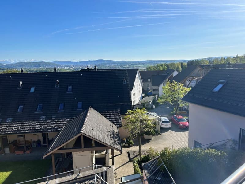 Attraktive 2.5-Dachzimmerwohnung mit genialer Weitsicht auf die Berge (21)