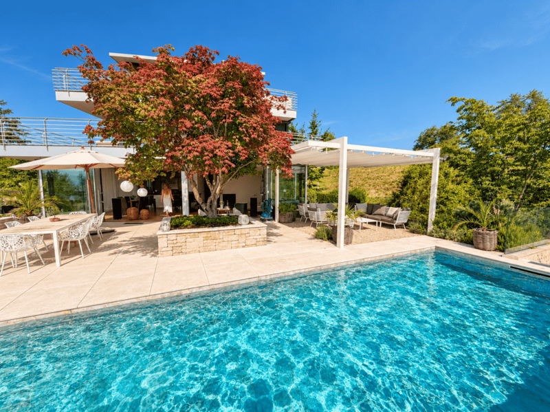 Befristete Vermietung: Exklusives 7.5-Zimmer-Architektenhaus mit Seesicht, Pool und Dachterrasse (4)
