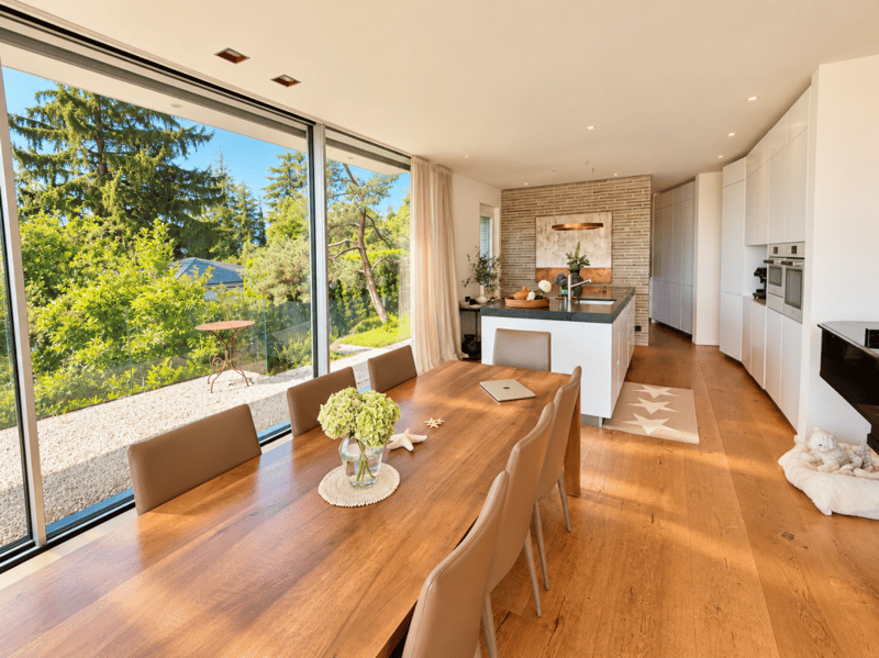 Befristete Vermietung: Exklusives 7.5-Zimmer-Architektenhaus mit Seesicht, Pool und Dachterrasse (9)