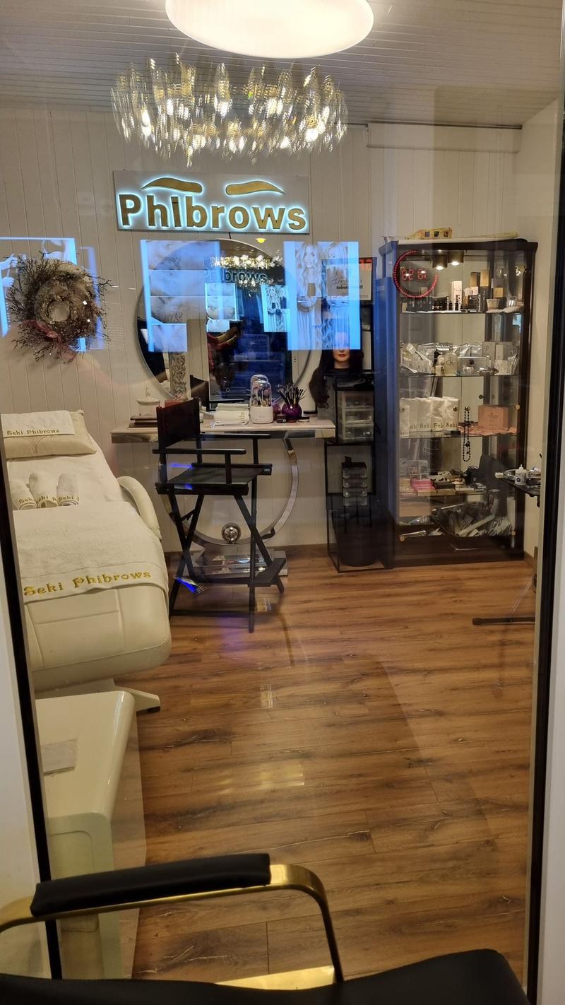 treatment room, desk, chair, white chair, wooden floor, mirrors, sign