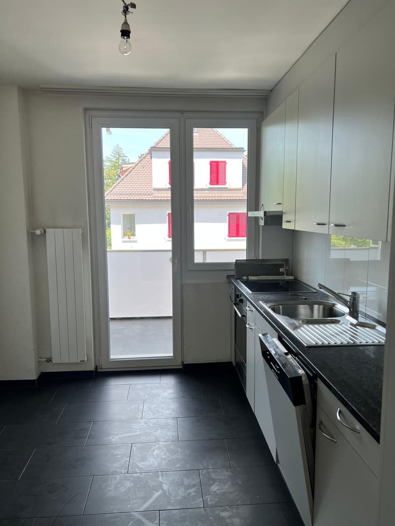 Helle 4-Zimmer-Wohnung mit Balkon an ruhiger Lage in Zürich-Wollishofen (5)