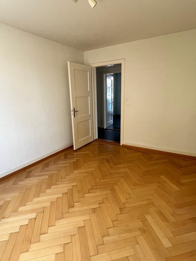 Helle 4-Zimmer-Wohnung mit Balkon an ruhiger Lage in Zürich-Wollishofen (14)