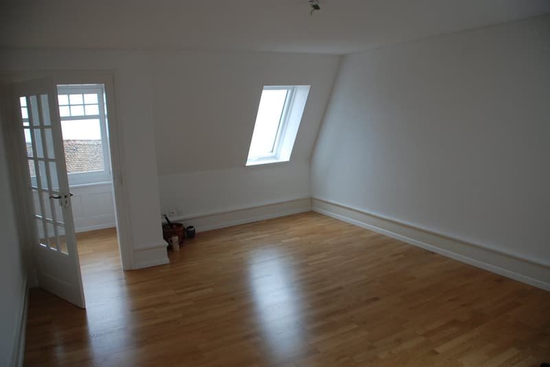 Charmante 3.5-Zimmer-Dachwohnung mit Seeblick in Rorschach (3)