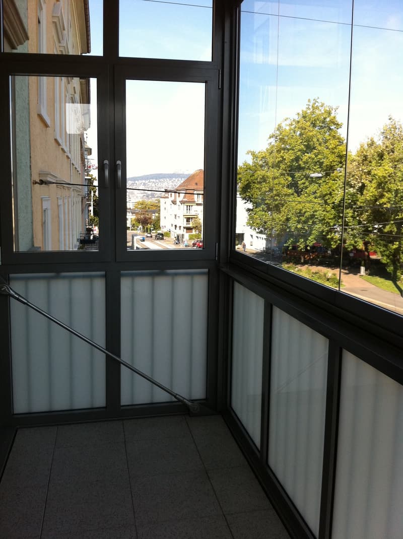 Helle 4-Zimmer-Wohnung mit Balkon an der Albisstrasse in Zürich (9)