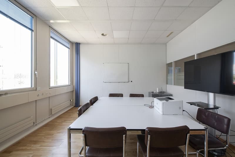 450m2 bureaux au 1er étage du CTN 12 à Plan-les-Ouates. Entièrement rénové. (5)