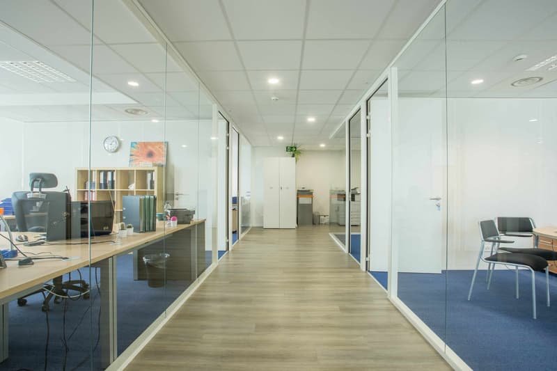 Bureaux / Labo de 560 m² à Plan-les-Ouates (7)