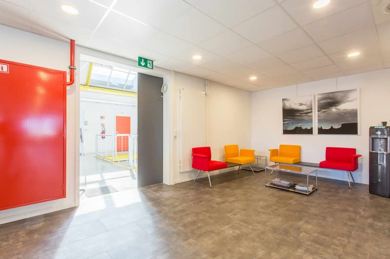 Bureaux / Labo de 560 m² à Plan-les-Ouates (4)