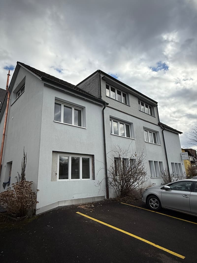 Möbliertes Zimmer zu vermieten mit Parkplatz (1)
