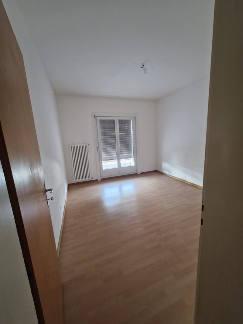 Jolie 2.5-pièce Apartement moderne avec balcon + entrée séparée (6)